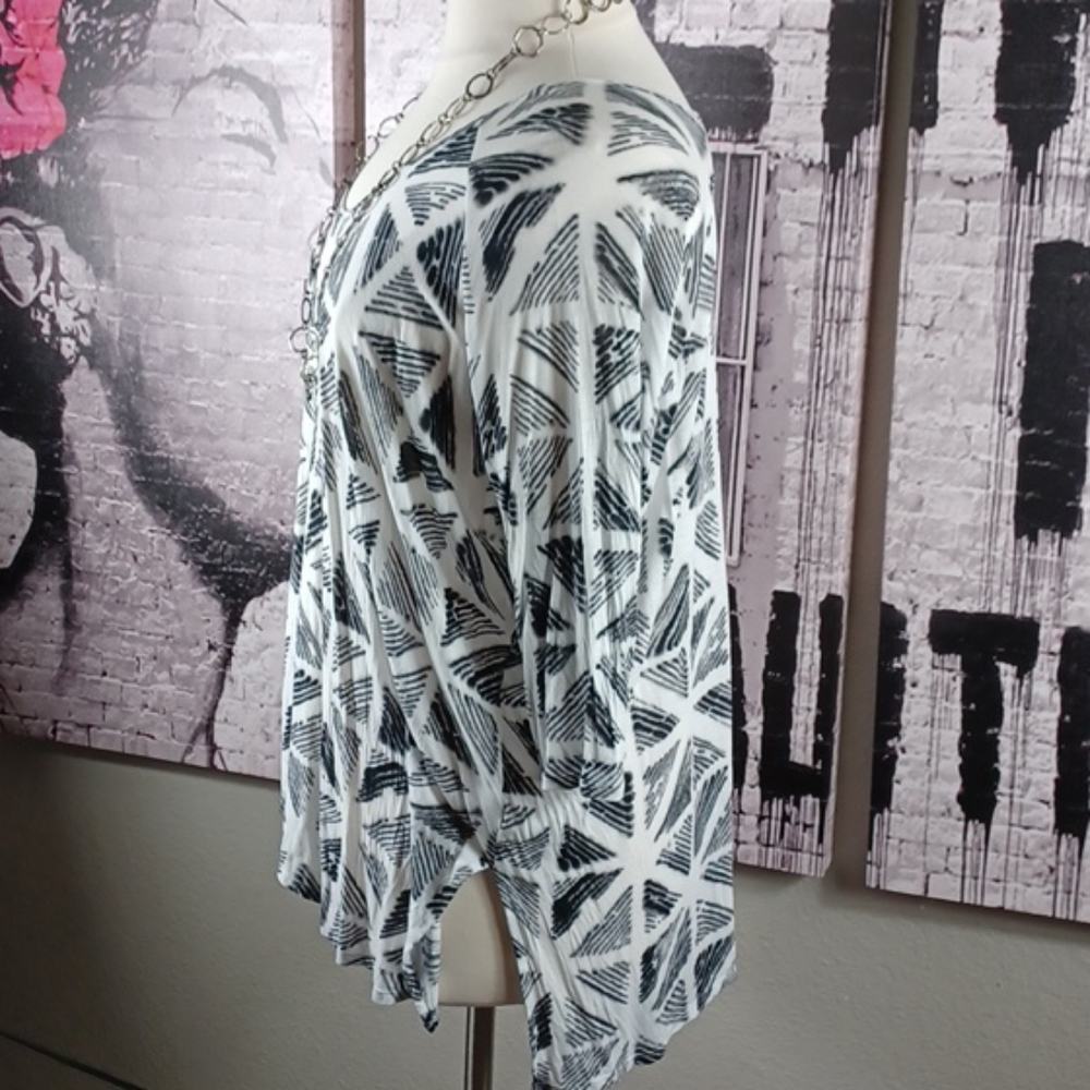 ❤️6 items for $30 sale!!❤️ J.Jill Black & White Tunic EUC - Picture 2 of 5